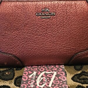 USED- ACCORDION RED/BURGANDY E1583 F52645 ZIP ARROUND COACH WALLET & COACH MICKI